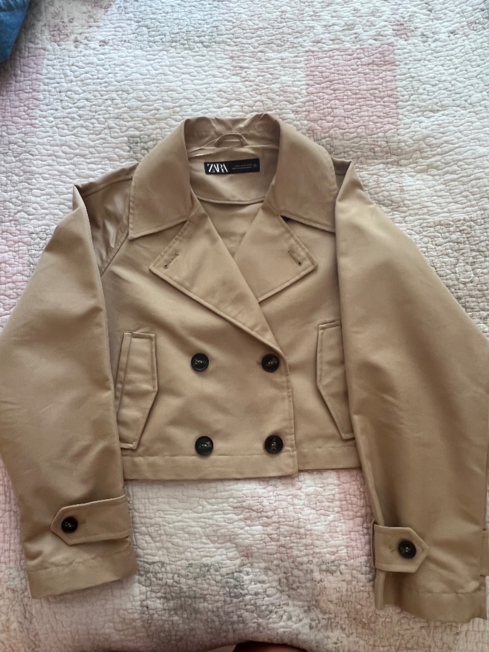 Super trendy Zara cropped trench coat! 🤎 Chic, modern & effortlessly stylish.